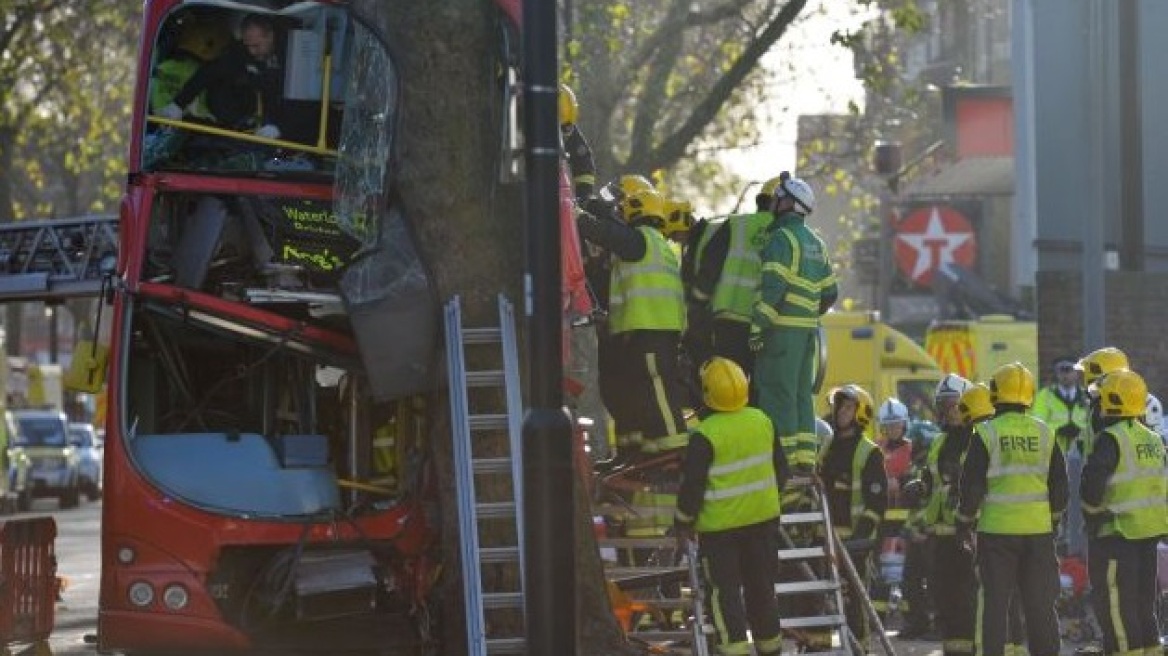 Λονδίνο: Στους 32 οι τραυματίες από πρόσκρουση λεωφορείου σε δέντρο