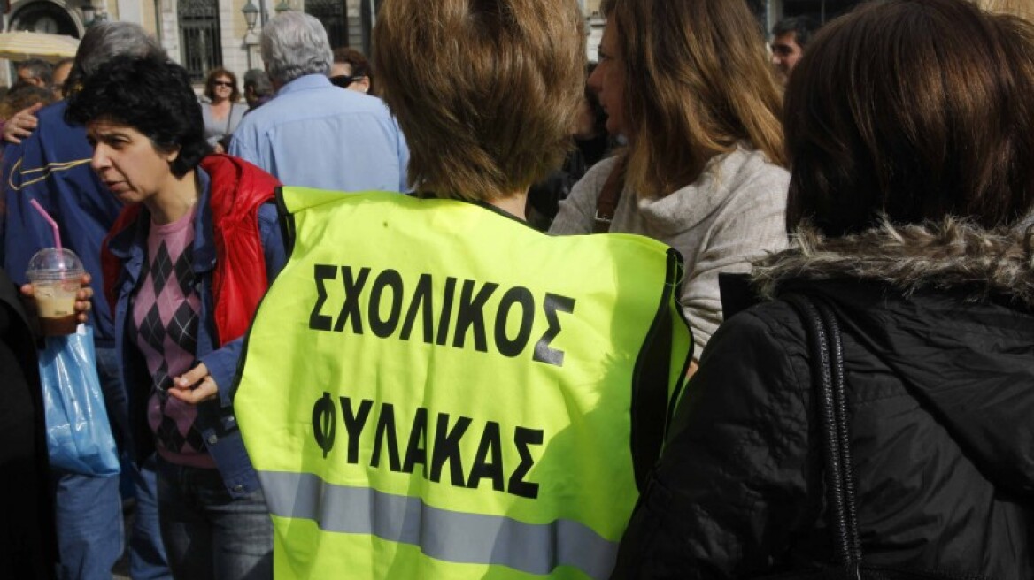 Ένταση και χημικά έξω από το υπ. Διοικητικής Μεταρρύθμισης 