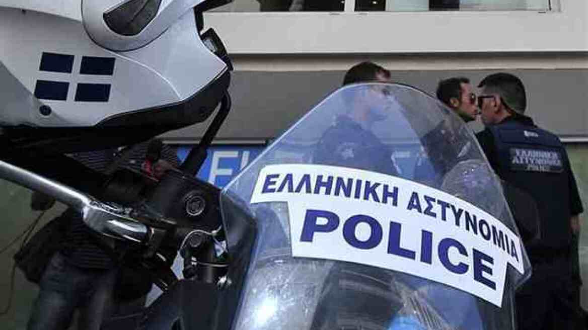 Έρευνες της αστυνομίας για τη σύλληψη δύο ληστών στον Πειραιά