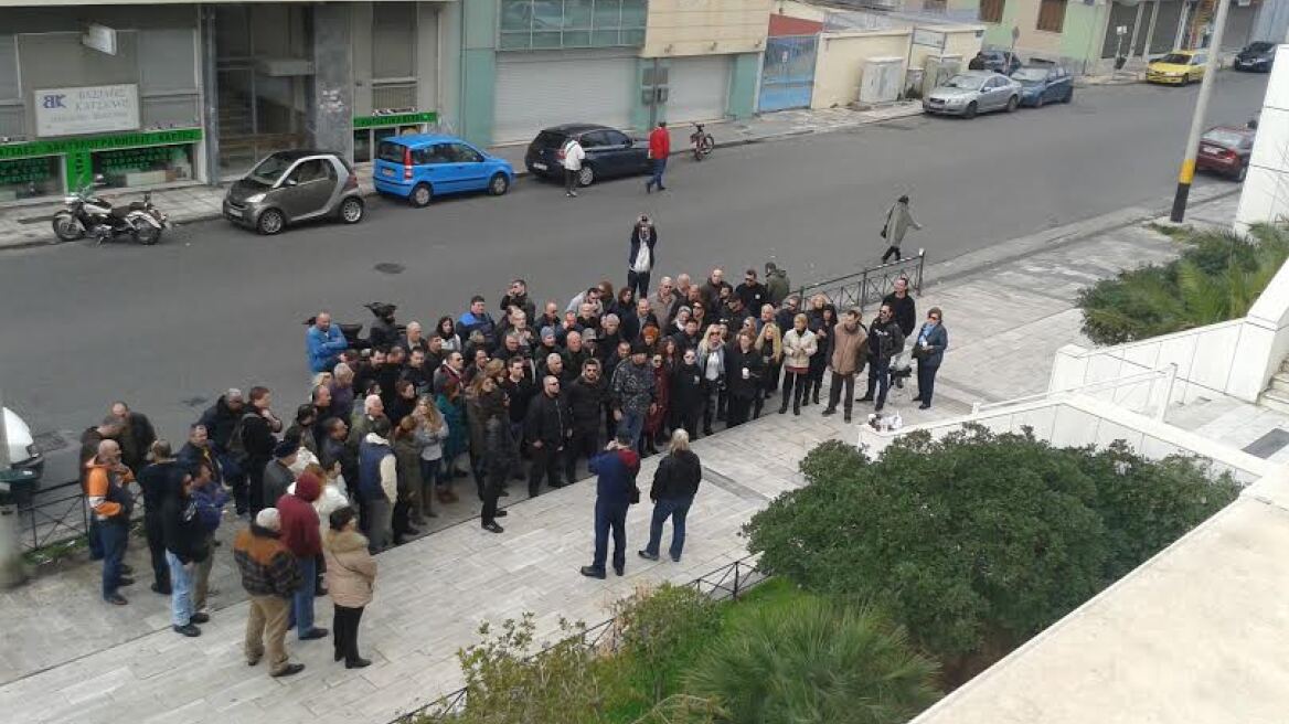 Χρυσαυγίτες φώναξαν «Ψωμί, Παιδεία, Ελευθερία»