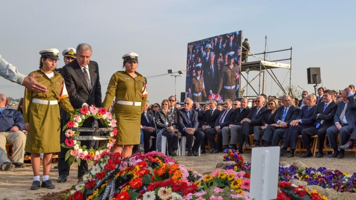 Φωτογραφίες: Ο Δημήτρης Αβραμόπουλος στην κηδεία του Αριέλ Σαρόν