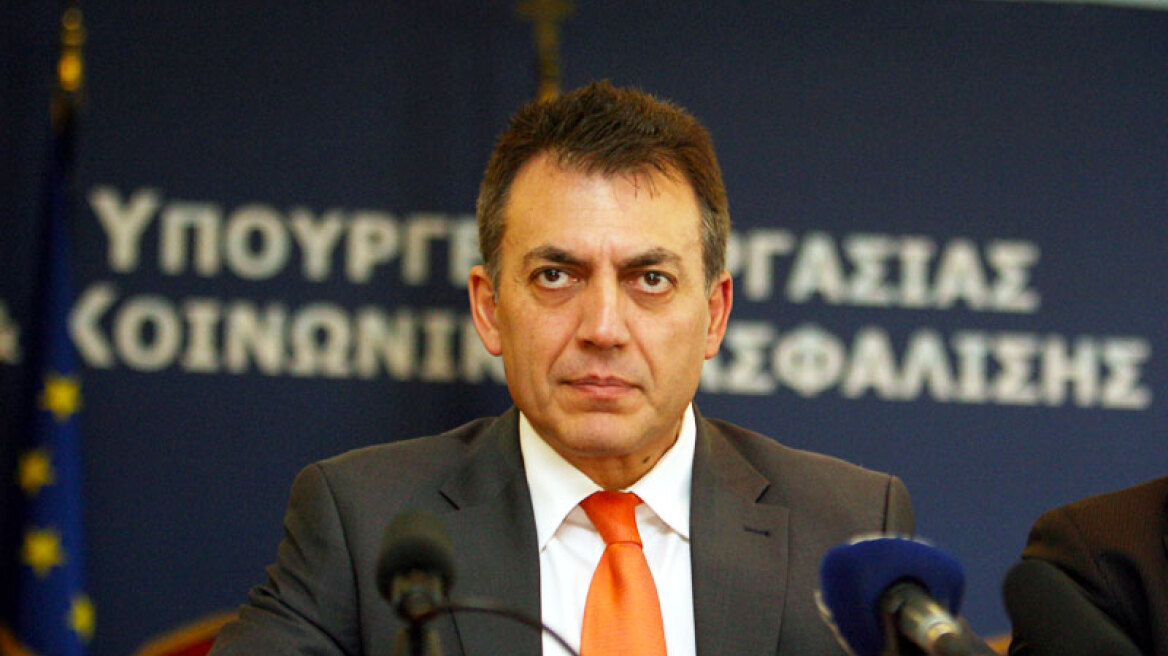 Βρούτσης: Καμία αίτηση για ομαδικές απολύσεις
