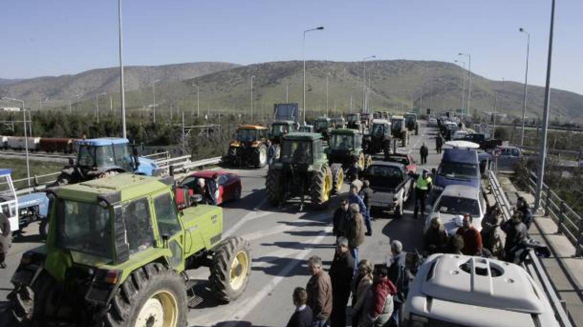 Φθιώτιδα: Στον παράδρομο της εθνικής Αθηνών-Λαμίας τα τρακτέρ 