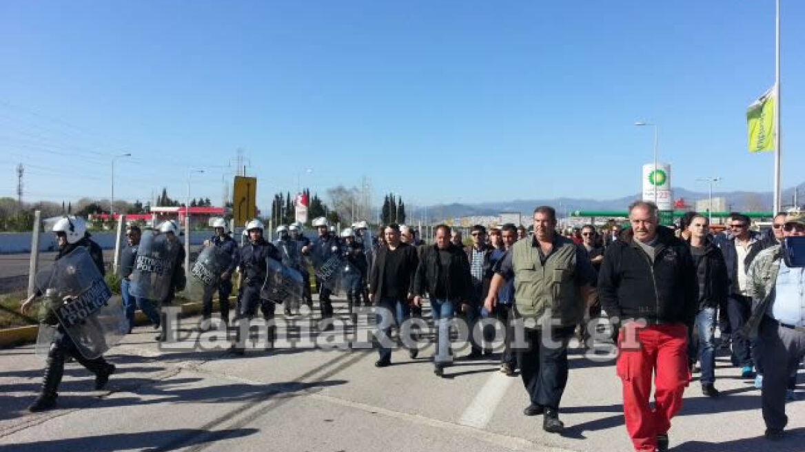 Έκλεισαν την εθνική οδό οι αγρότες της Φθιώτιδας