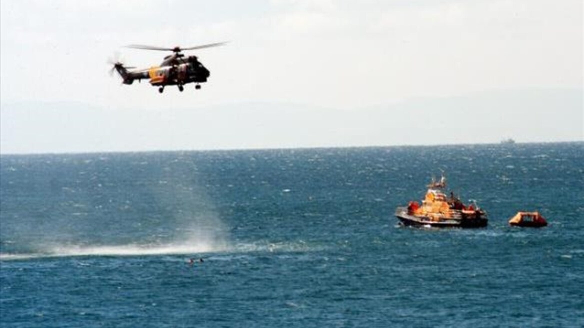 Κατασβέστηκε η φωτιά στη θαλαμηγό στη Σαλαμίνα