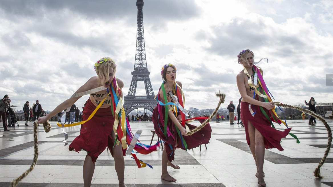 Οι γυμνόστηθες Femen κατά της Τιμοσένκο