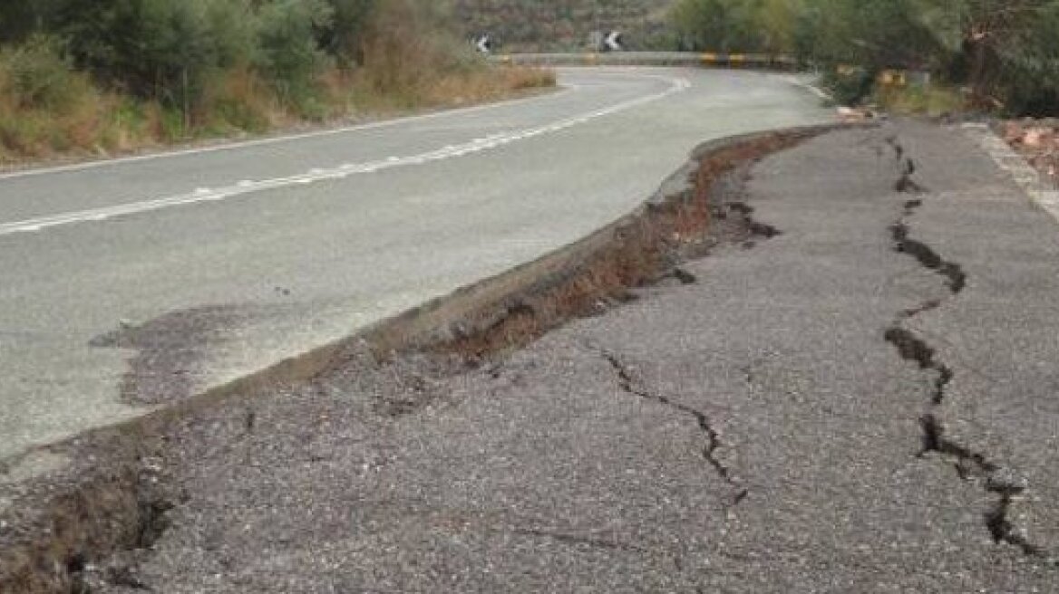 Τρίπολη: Διακοπή της κυκλοφορίας προς Άκοβο, λόγω καθίζησης