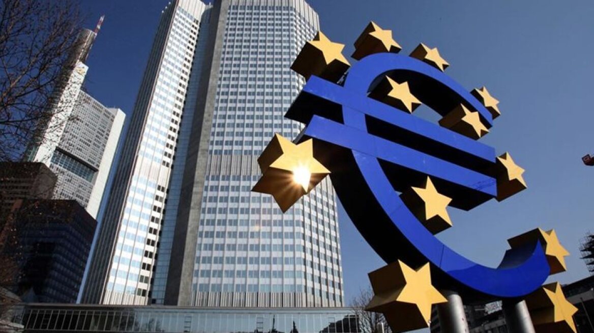 Euro retreat brings deflation in the Eurozone closer