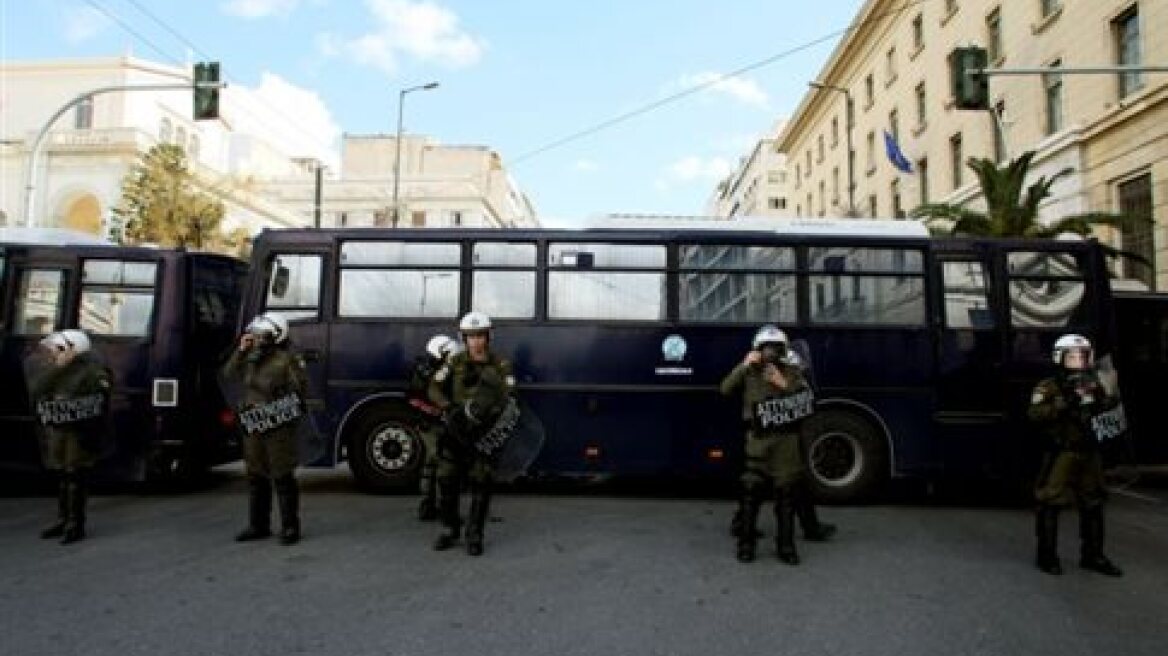 Δέκα ώρες απαγόρευσης συγκεντρώσεων στην Αθήνα λόγω Μέρκελ