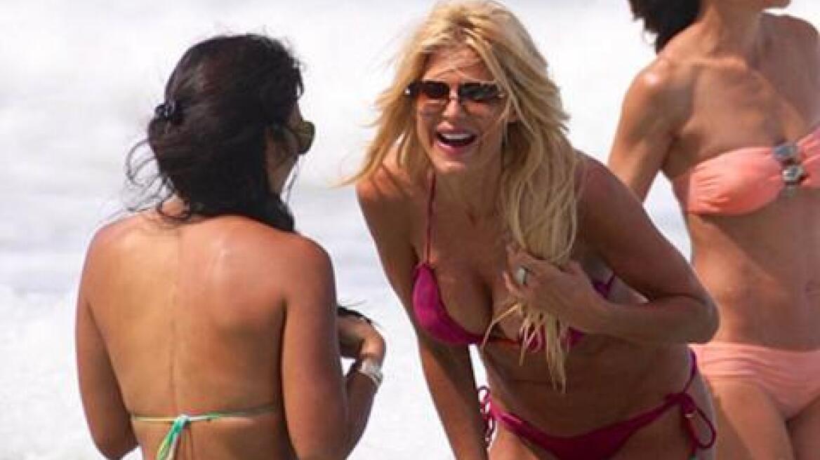 Victoria Silvstedt: Είναι 40 και μοιράζει ακόμα εγκεφαλικά