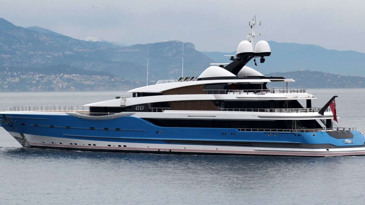 The “mystery” around the luxurious yacht gracing the port of Thessaloniki