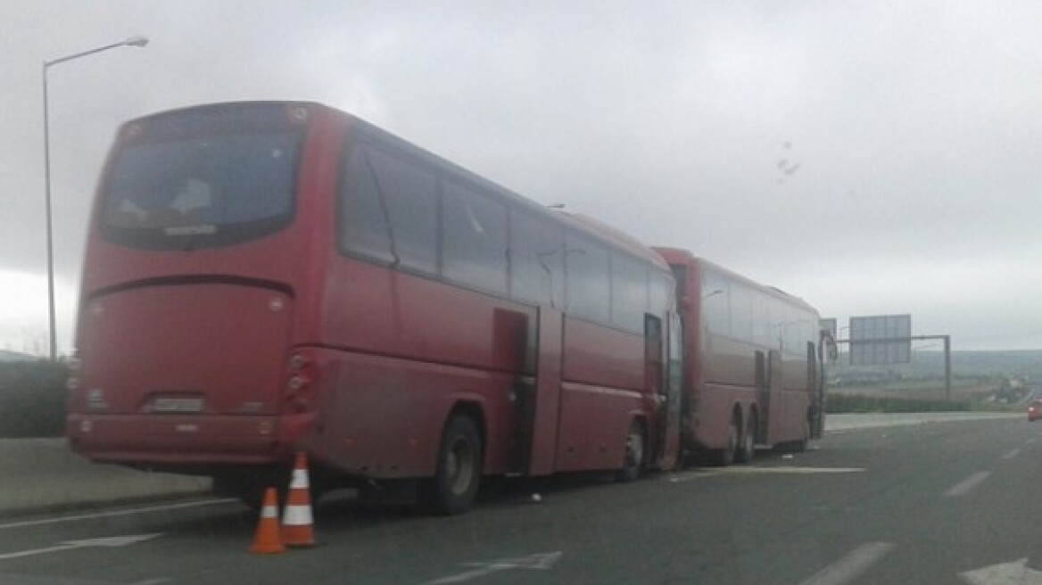 Καραμπόλα πέντε λεωφορείων που μεταφέρουν οπαδούς του ΠΑΟΚ