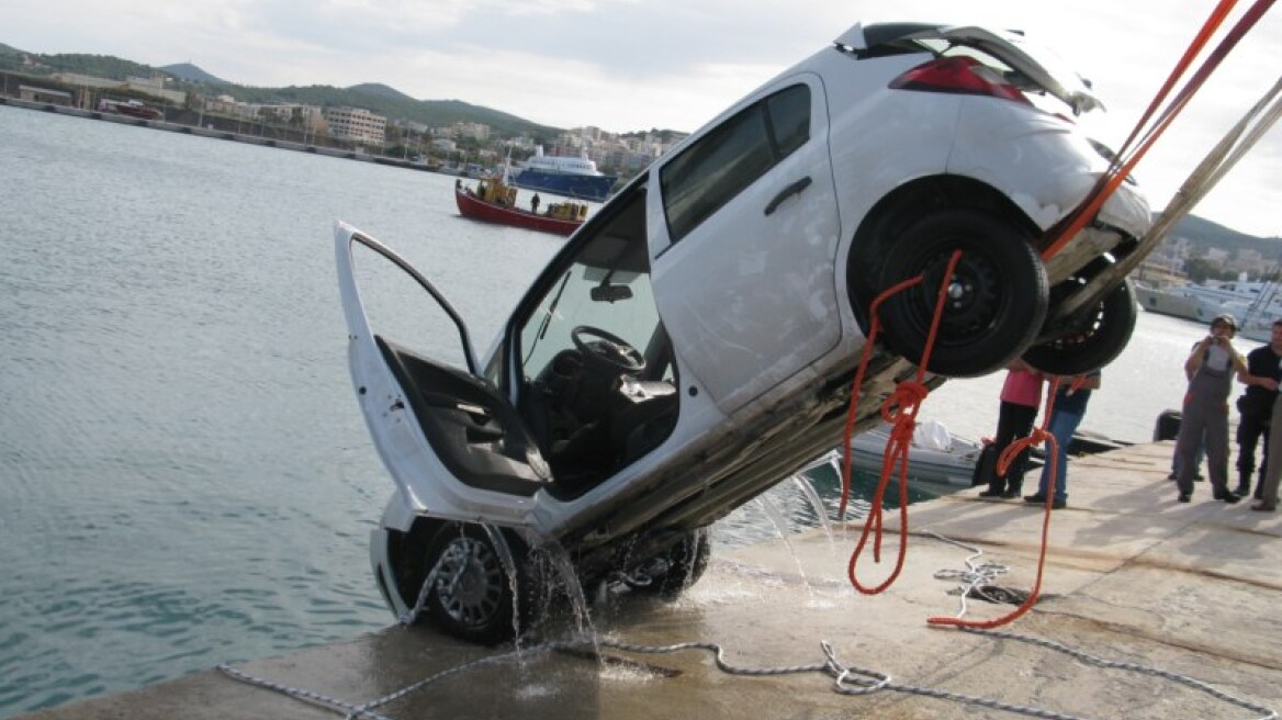 Λαύριο: Μακάβριο εύρημα μέσα σε αυτοκίνητο