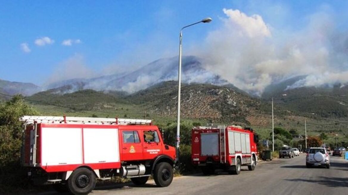 Υπό μερικό έλεγχο η πυρκαγιά στο Λουτράκι