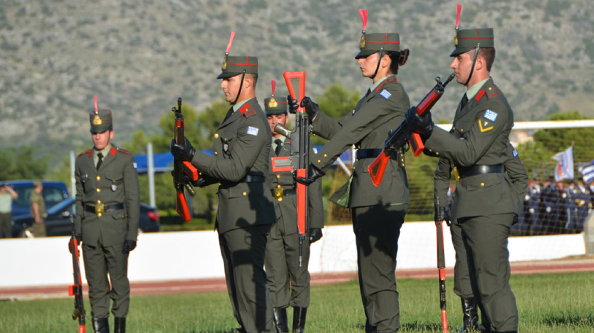 Δείτε βίντεο από τις ασκήσεις επίδειξης των στρατιωτικών σχολών