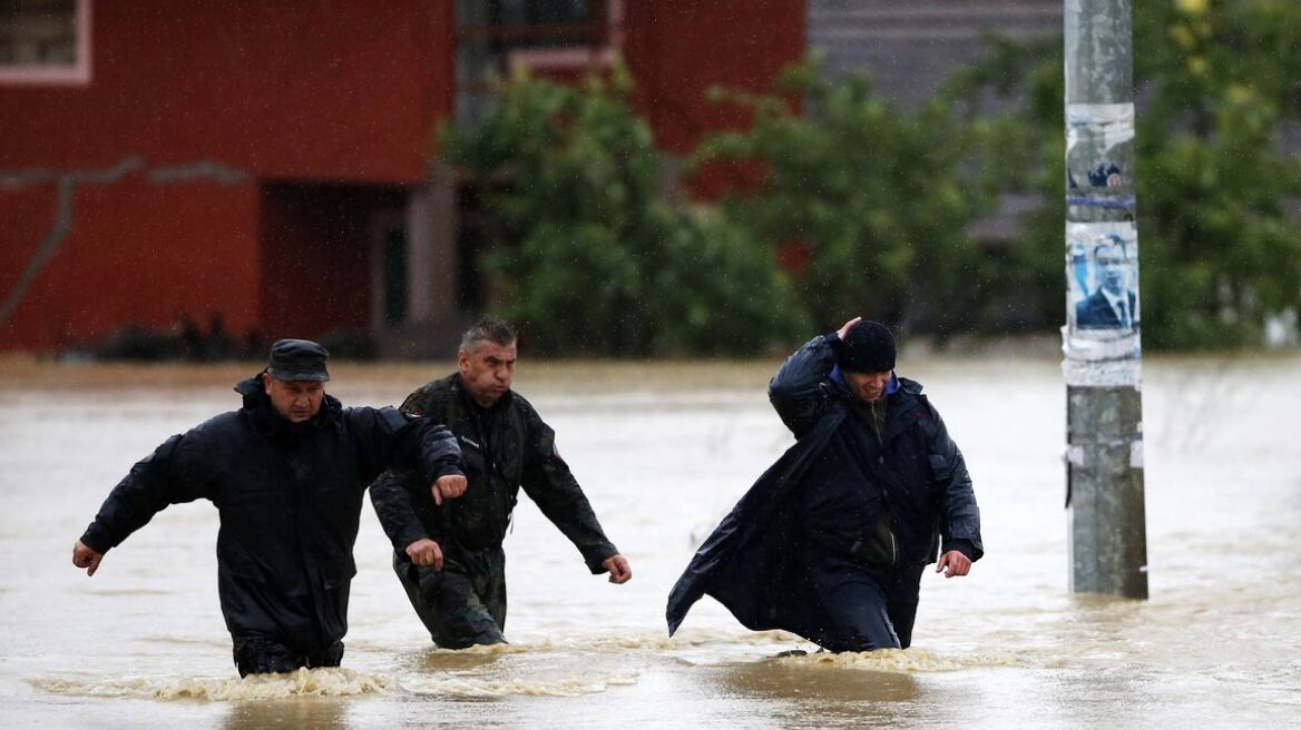 Σερβία: 30.000 άνθρωποι έχουν απομακρυνθεί από τα σπίτια τους  