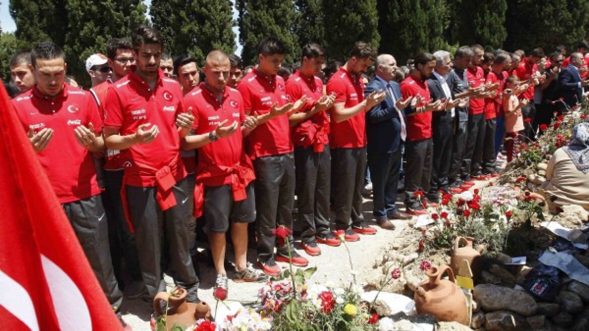 Στη Σόμα η εθνική Τουρκίας - Απέτισαν φόρο τιμής στους ανθρακωρύχους