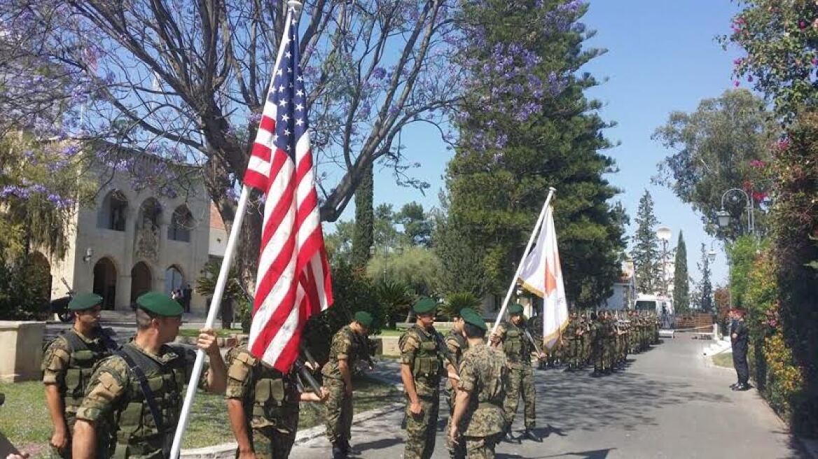 Κύπρος: Τιμητικό άγημα έξω από το Προεδρικό Μέγαρο για την άφιξη Μπάιντεν