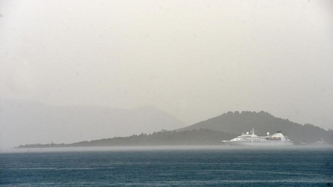 Με κακοκαιρία ξεκίνησε το τριήμερο πάρτι στο Σκορπιό 