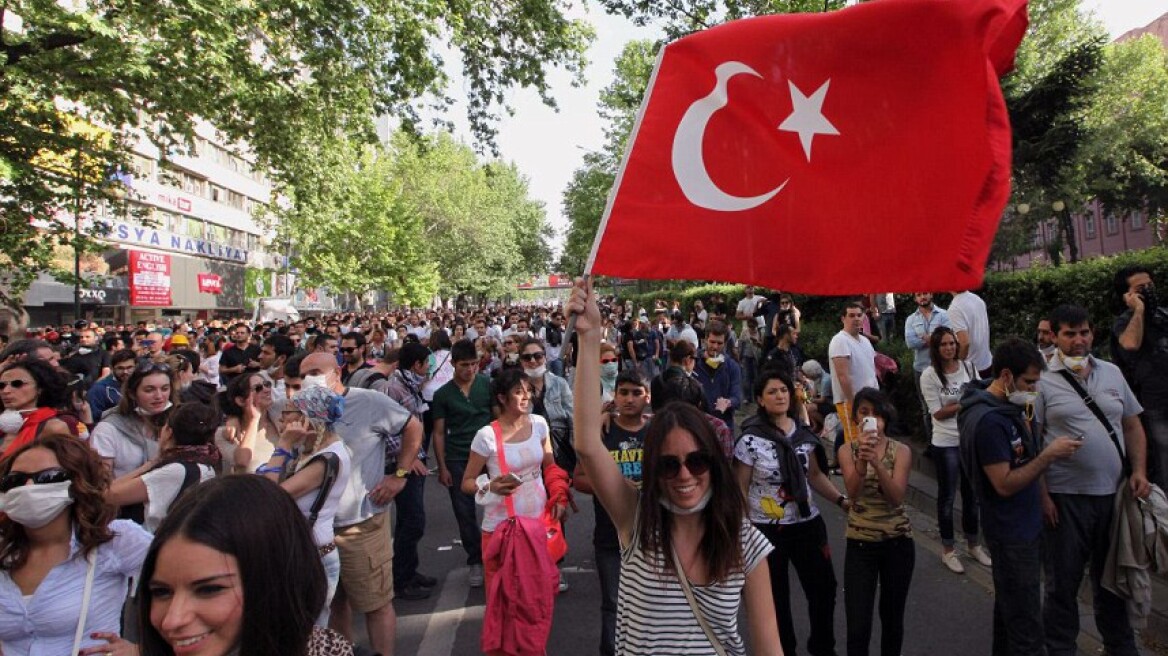 Δύο διαδηλωτές νεκροί σε συγκρούσεις στην Τουρκία