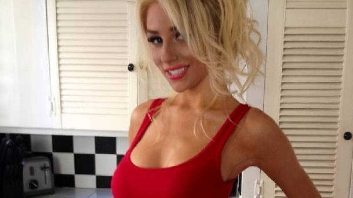 Courtney Stodden: Έτσι πάει ντυμένη στην εκκλησία!