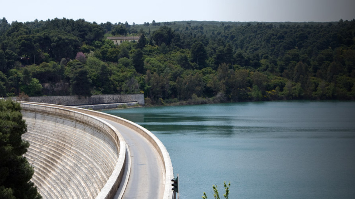 Λίμνη Μαραθώνα: Επιτρέπεται το... ψάρεμα, αλλά όχι και οι βουτιές!