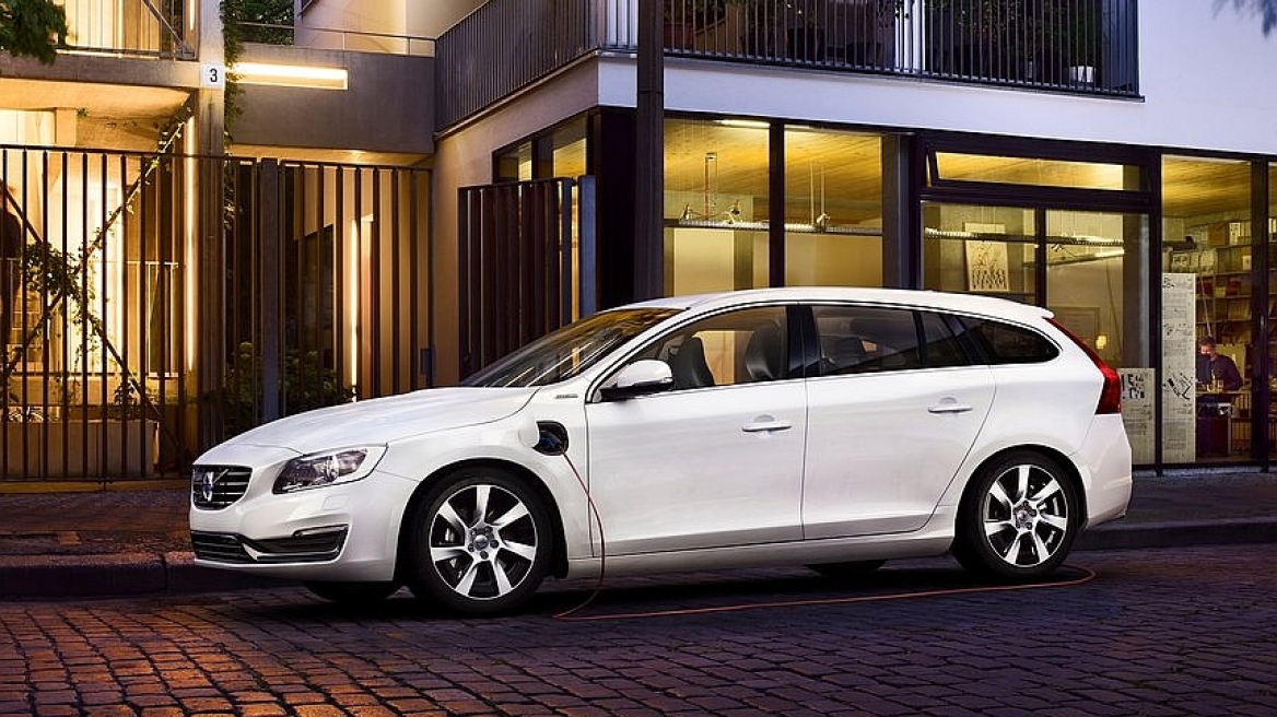 Video: Εξερευνώντας το Volvo V60 plug-in hybrid