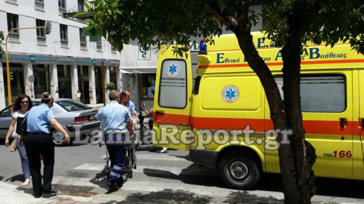 Λαμία: Τραυματισμός γυναίκας από πτώση σε σκαλιά πλατείας