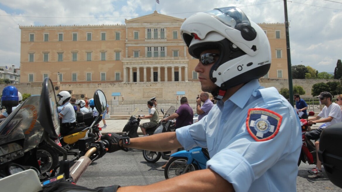 Πορεία δημοτικών αστυνομικών στο υπ. Διοικητικής Μεταρρύθμισης