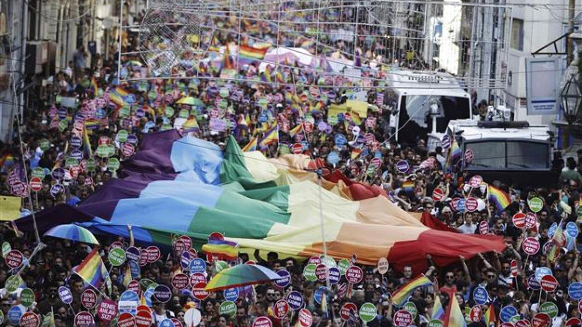 Κωνσταντινούπολη: Το gay parade έγινε διαδήλωση κατά του Ερντογάν 