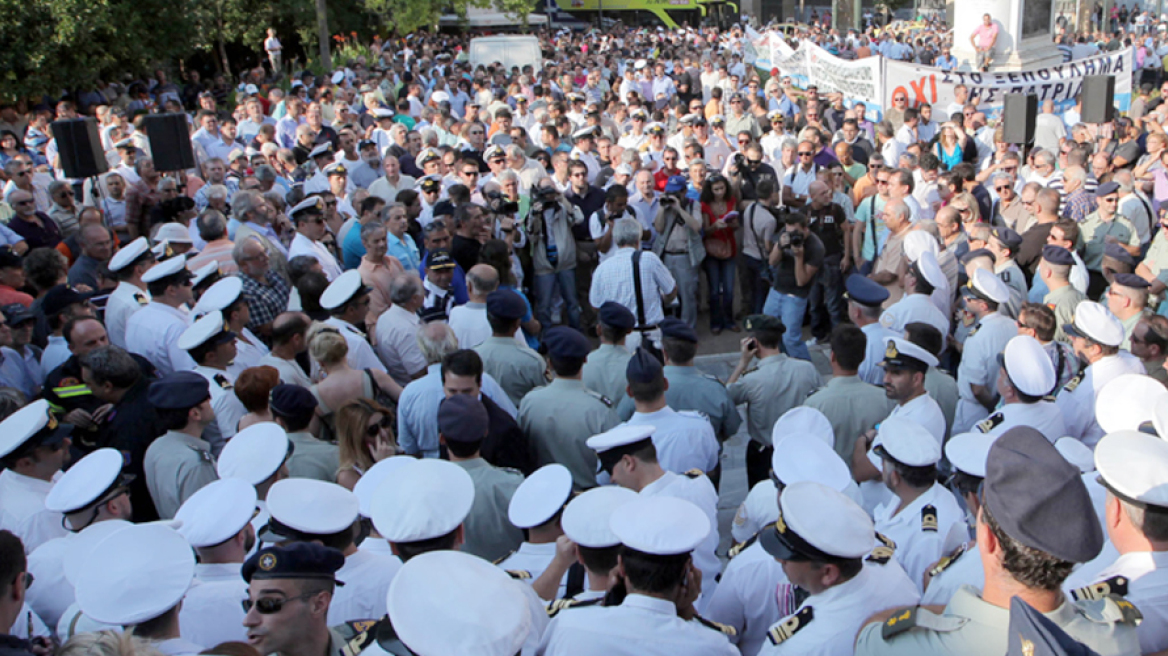 Σταϊκούρας: Θα εφαρμόσουμε τις αποφάσεις για τους ενστόλους