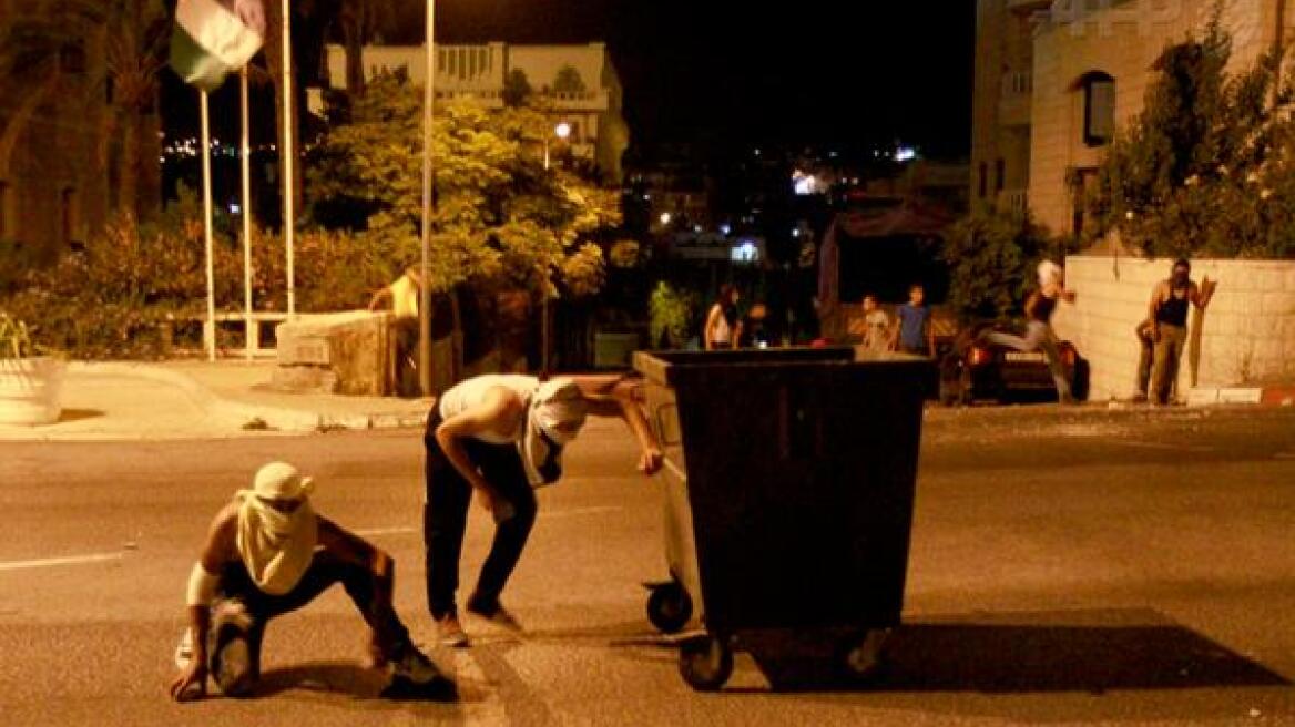 Συγκρούσεις μεταξύ Παλαιστινίων και Ισραηλινών μετά τη δολοφονία ενός 16χρονου