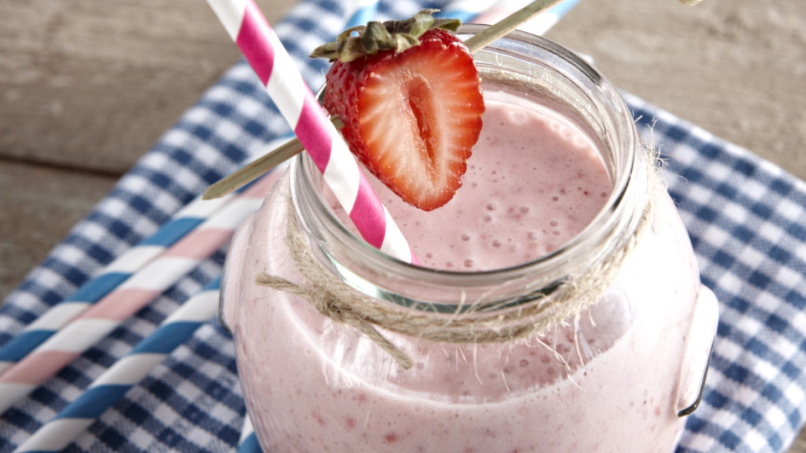 Smoothie φράουλα -γιαούρτι με σιρόπι αγάβης