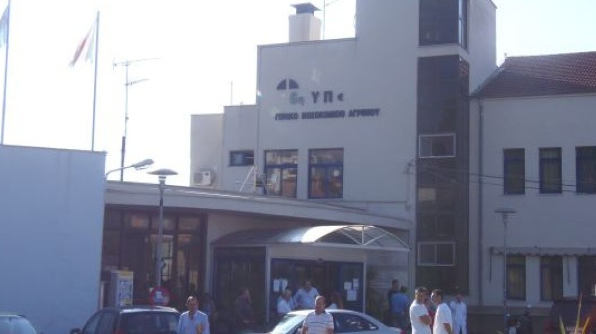 Λιθοβολισμός έξω από καφενείο στο Αγρίνιο!