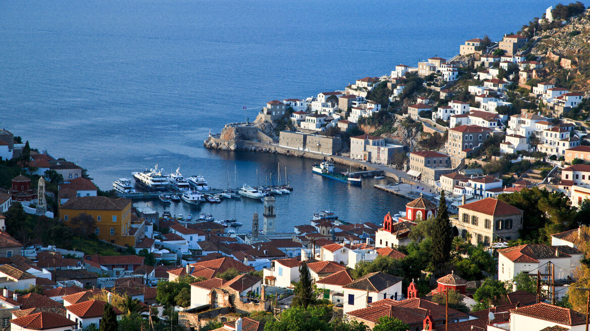 Στην Ύδρα πίνουν νερό από μονάδα αφαλάτωσης