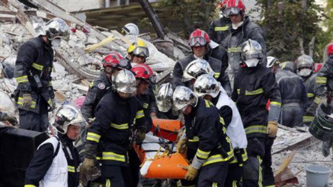 Έξι νεκροί από κατάρρευση κτιρίου στο Παρίσι