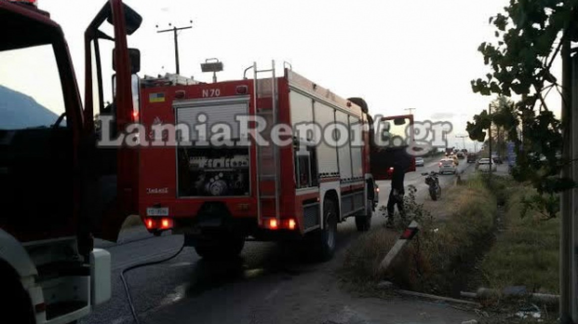 Υπό πλήρη έλεγχο η φωτιά στην αποθήκη στη Λαμία 