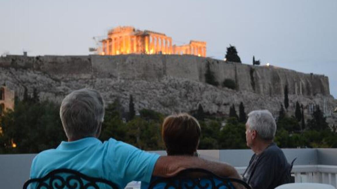 Süddeutsche Zeitung: Ο τουρισμός στην Ελλάδα αλλάζει - Ο καπουτσίνο κοστίζει 2,90€