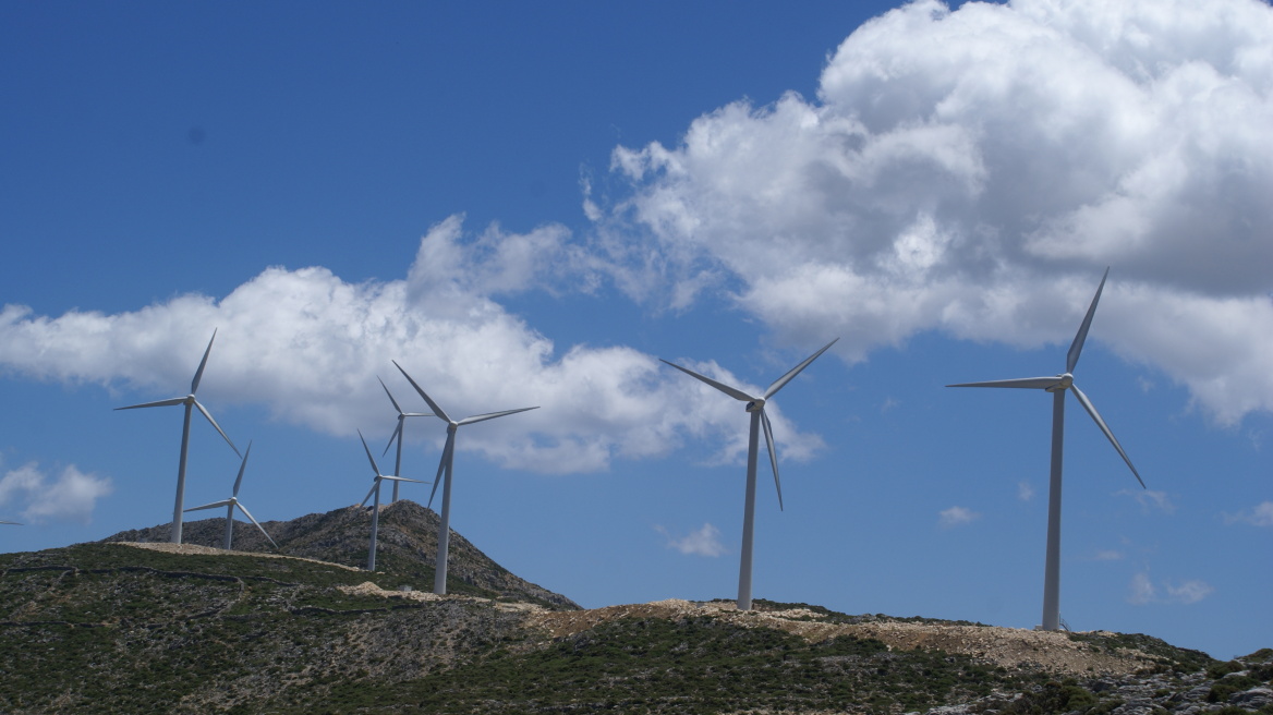 Επιστροφή χρημάτων μέσω της ΔΕΗ σε νοικοκυριά που μένουν κοντά σε αιολικά πάρκα