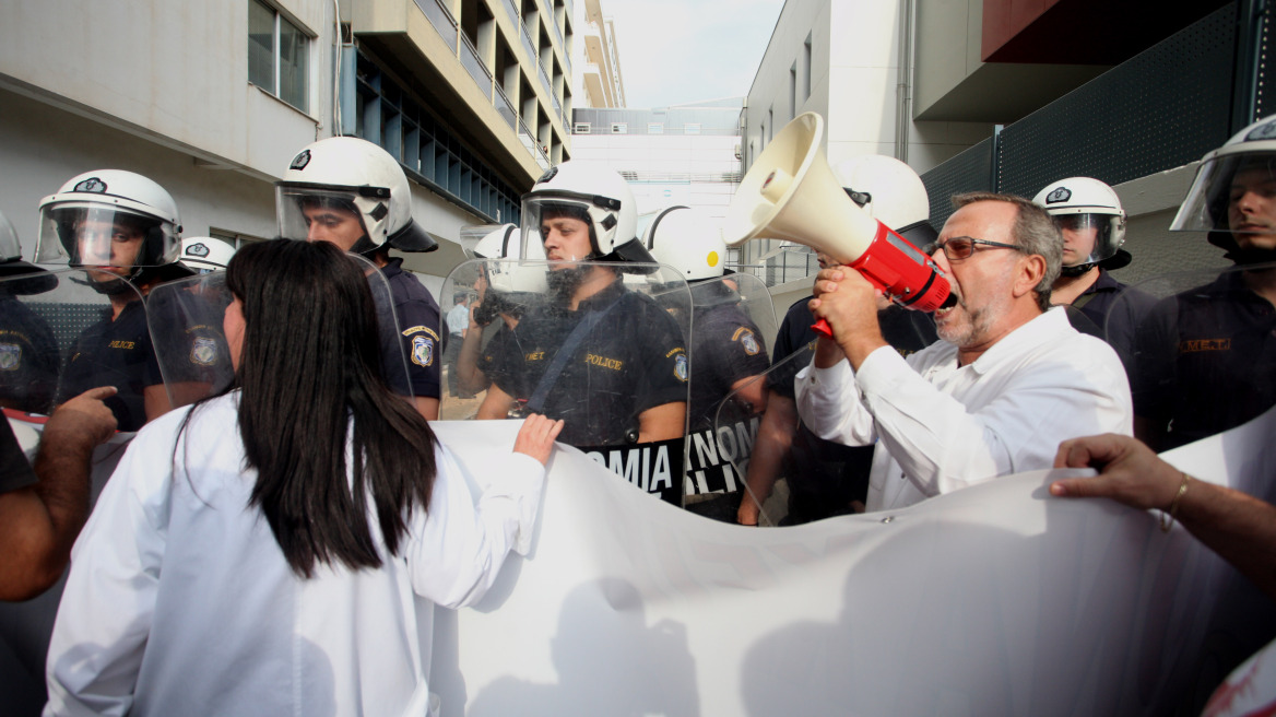 «Ευαγγελισμός»: Υπό διαμαρτυρίες τα εγκαίνια της νέας χειρουργικής πτέρυγας