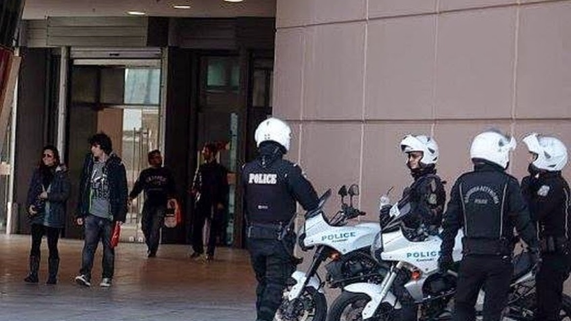 Πάτρα: Τα χαρτιά ήταν πλαστά και κατέληξαν με χειροπέδες