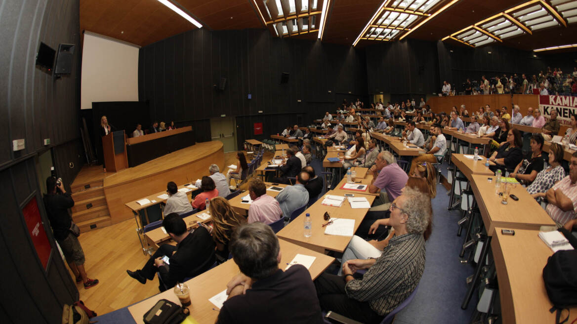 Σύγκρουση μέχρι τέλους για τους ελέγχους των συμβάσεων