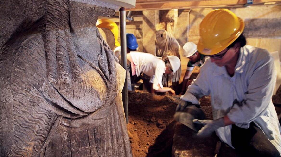 Καθηγητής ιστορίας: «Ο τάφος είναι του Ηφαιστίωνα, ξέρουμε πότε κατασκευάστηκε»