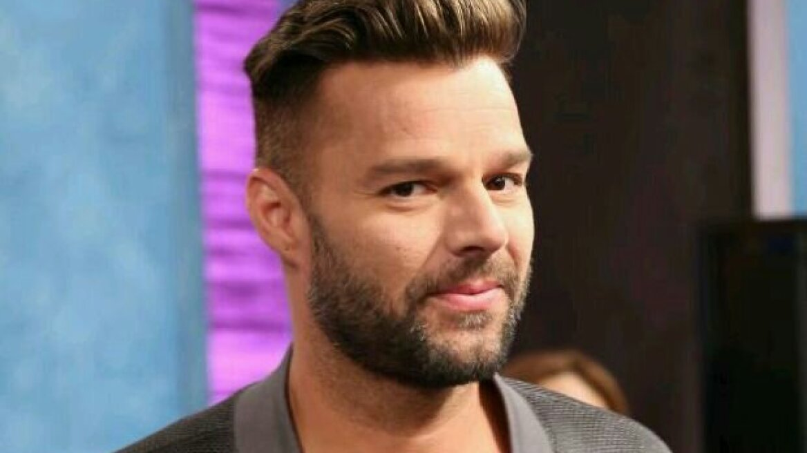 Ricky Martin: «Η Παιδεία είναι σαν τη στύση, αν την έχεις φαίνεται»