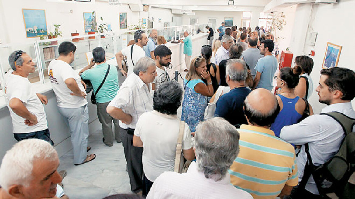 Στις συμπληγάδες υπουργείου Οικονομικών και ΓΓΔΕ οι πολίτες