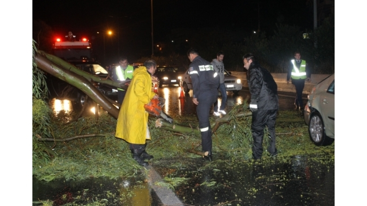 Ηράκλειο: Πλημμύρισαν υπόγεια από την ισχυρή νεροποντή