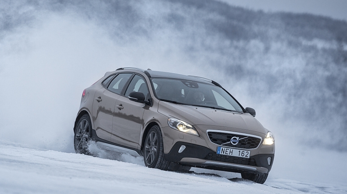 VOLVO V40 CrossCountry: Πολυτέλεια παντός εδάφους