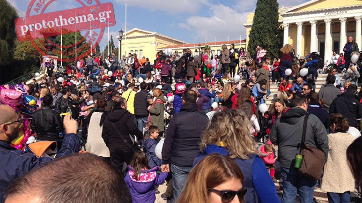 Ελληνίδες μαμάδες θήλασαν δημόσια σε 52 πόλεις της Ελλάδας!