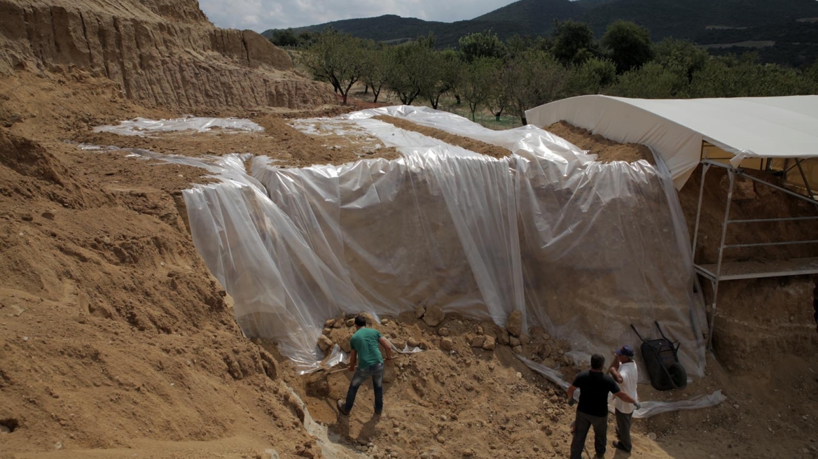 Αμφίπολη: Οι τοπογράφοι του ΑΠΘ έπιασαν δουλειά - Θα βρεθούν και άλλοι τάφοι; 