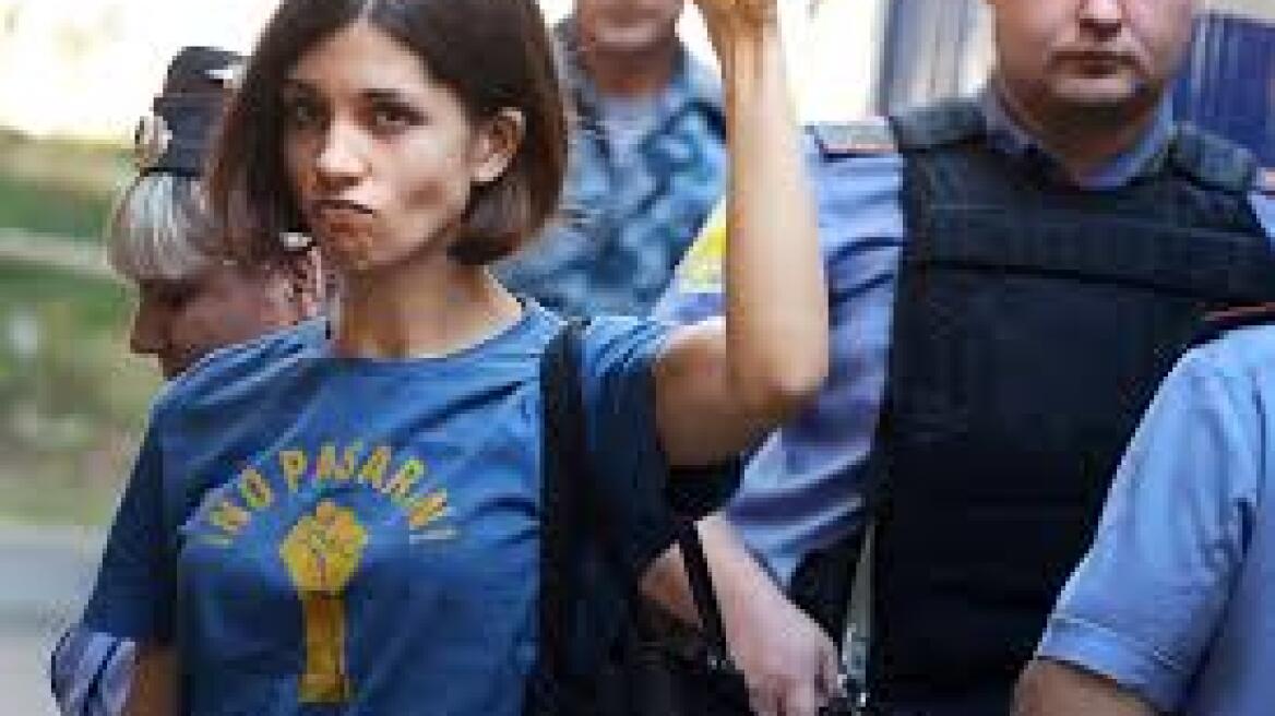 Pussy Riot: Ο Πούτιν δεν είναι τόσο δημοφιλής όσο δείχνουν οι δημοσκοπήσεις